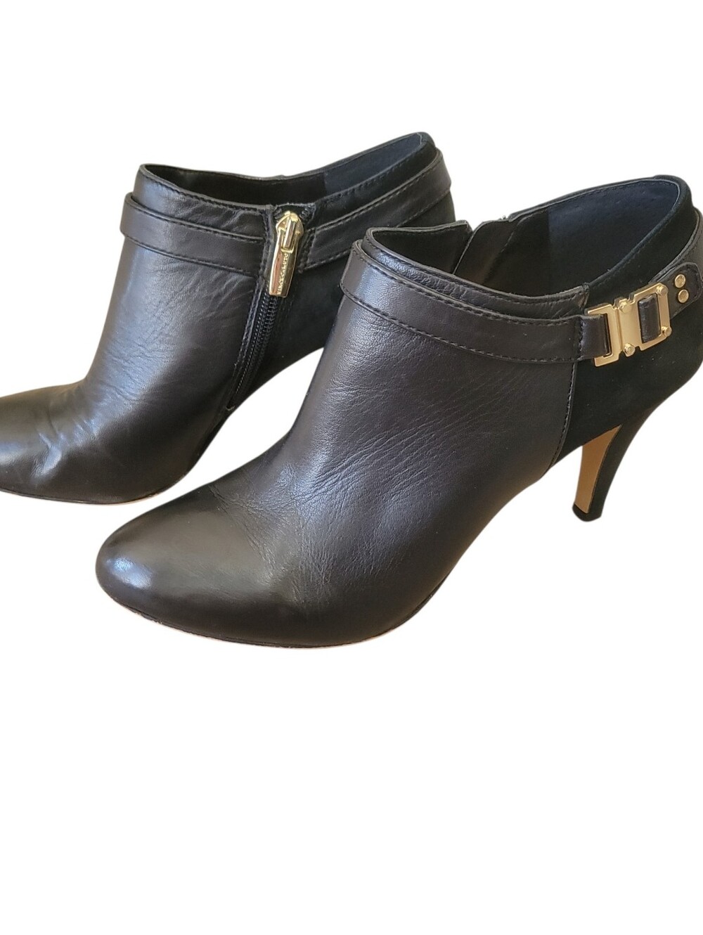 Vince Camuto Women's Sz 8 VC Vanny High Heel Ankle Bootie black leather suede.